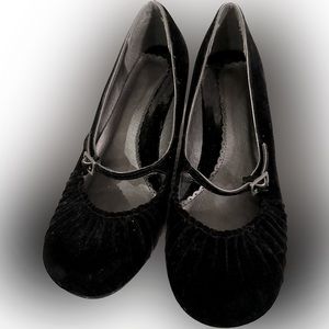 No Boundaries Black Velvet Silver Trim 3” Heel sz: 7M Super Cute!